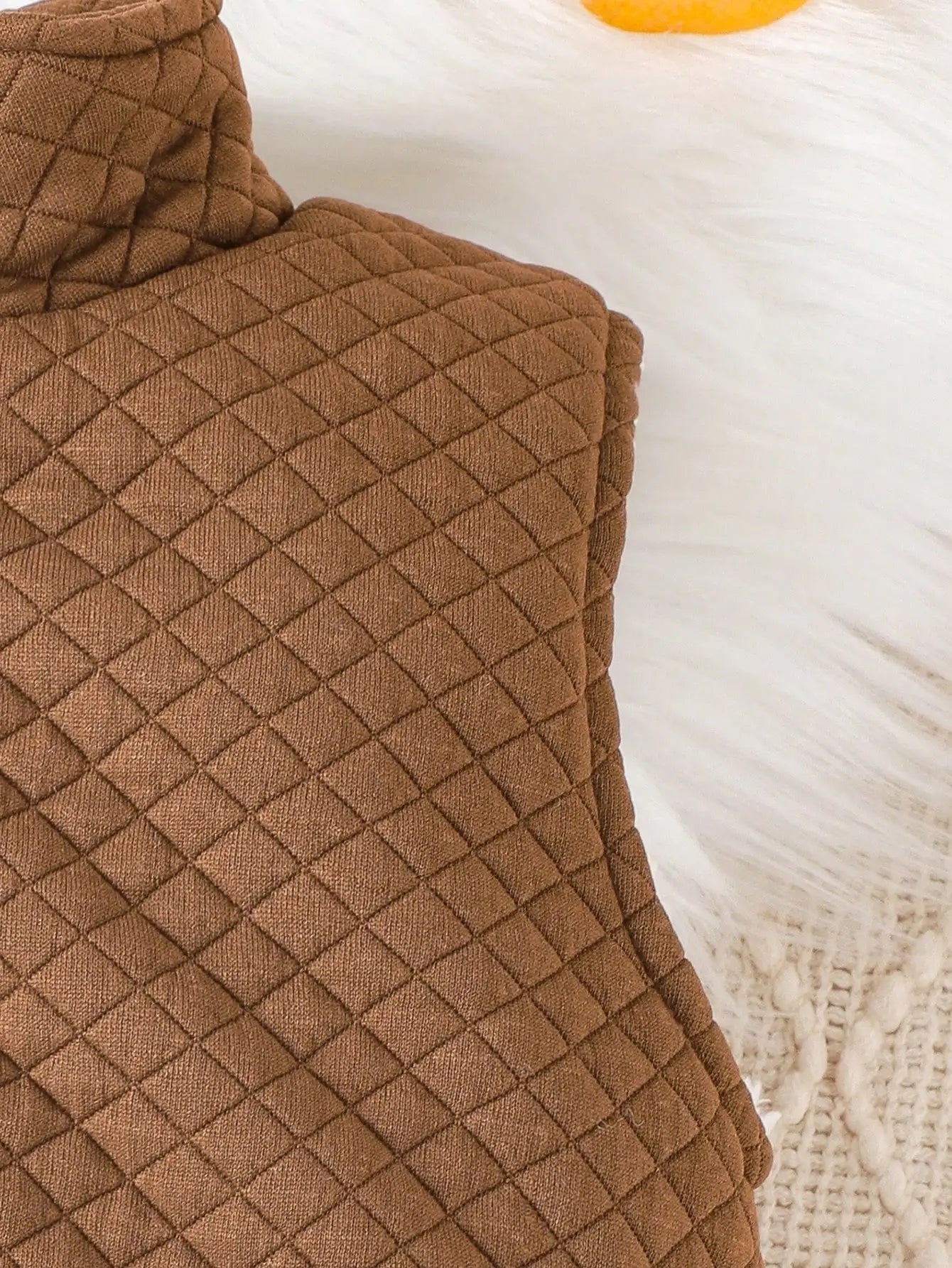 A Simple And Casual Brown Sleeveless Zipper Jacket For Outdoor