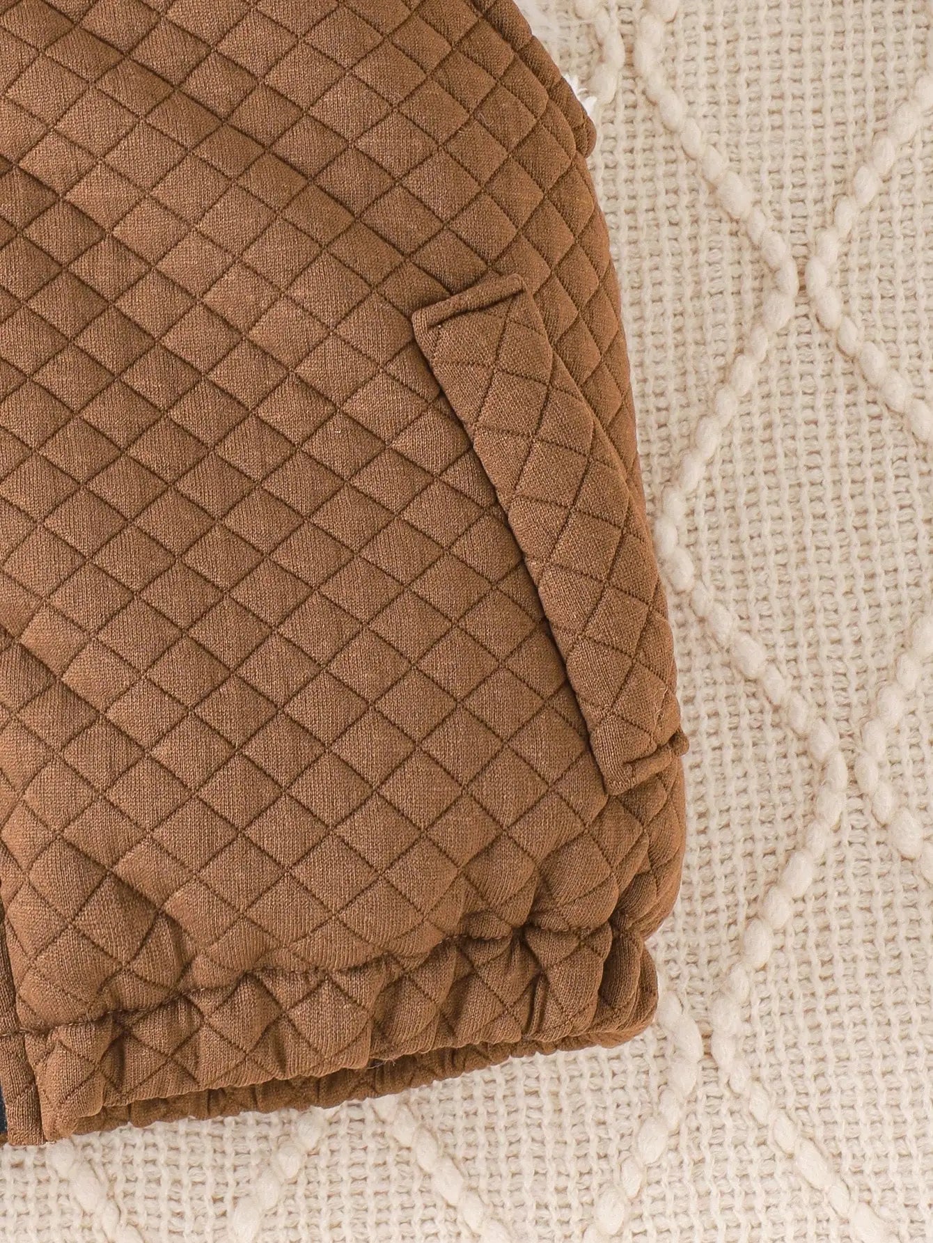 A Simple And Casual Brown Sleeveless Zipper Jacket For Outdoor